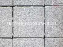Detalle adoquin Lecrin 20x20x8 abujardado GRIS.